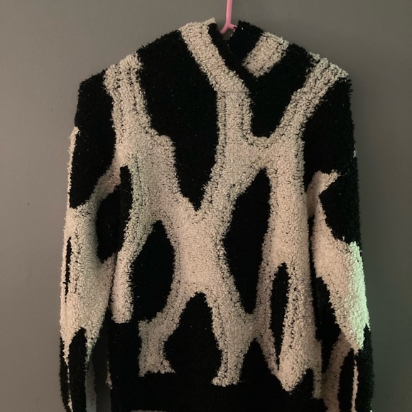 NWT SANDY LIANG Hooded  Black and White Animal Print Sweater - Picture 3 of 7